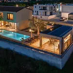 Luxury Lipa Tree With Pool In Novigrad Villa *