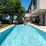Luxury Lipa Tree With Pool In Novigrad *