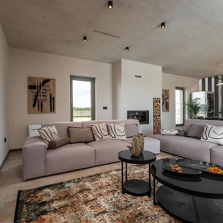 Villa Luxury Lipa Tree With Pool In Novigrad Novigrad Istria