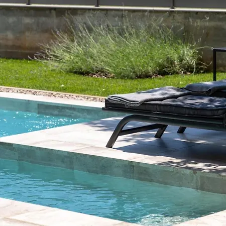 Luxury Lipa Tree With Pool In Novigrad Villa