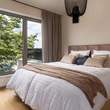 Βίλα Luxury Lipa Tree With Pool In Novigrad