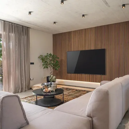 빌라 Luxury Lipa Tree With Pool In Novigrad