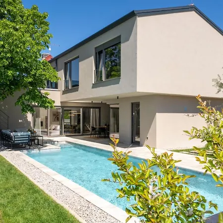 Luxury Lipa Tree With Pool In Novigrad *