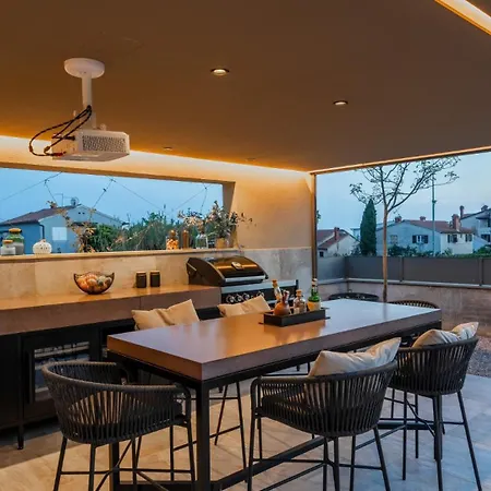 Luxury Lipa Tree With Pool In Novigrad * Novigrad Istria