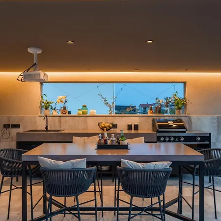 Villa Luxury Lipa Tree With Pool In Novigrad *