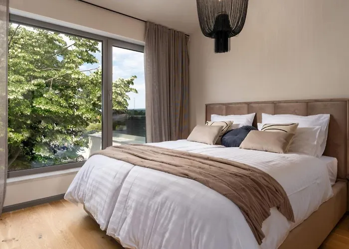 Βίλα Luxury Lipa Tree With Pool In Novigrad