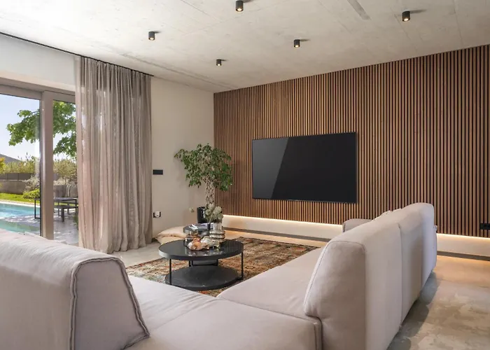 Βίλα Luxury Lipa Tree With Pool In Novigrad