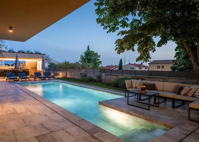 Luxury Lipa Tree With Pool In Novigrad * Novigrad Istria