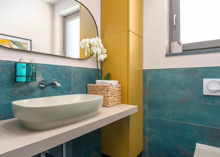 Luxury Lipa Tree With Pool In Novigrad