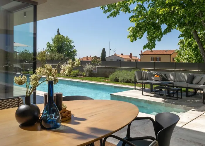 Luxury Lipa Tree With Pool In Novigrad * Novigrad Istria