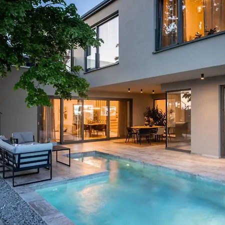 Willa Luxury Lipa Tree With Pool In Novigrad *