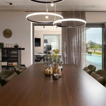 Luxury Lipa Tree With Pool In Novigrad Willa *