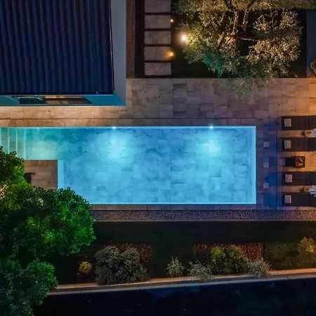 Luxury Lipa Tree With Pool In Novigrad Willa