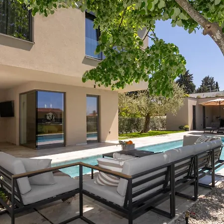 Willa Luxury Lipa Tree With Pool In Novigrad Novigrad (Istria)